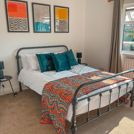 Staybynumbers - Spacious Three Bed House Royal Hillsborough Zewnętrze zdjęcie
