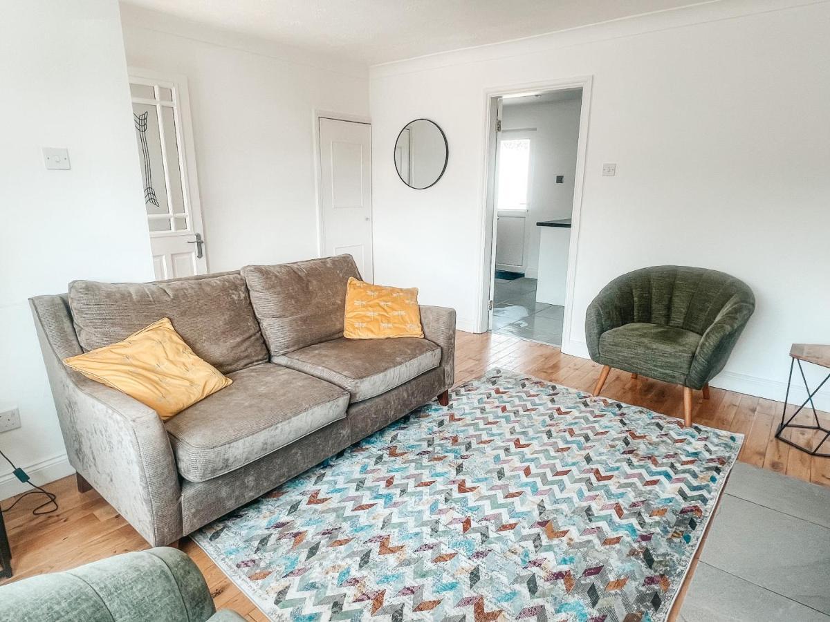Staybynumbers - Spacious Three Bed House Royal Hillsborough Zewnętrze zdjęcie
