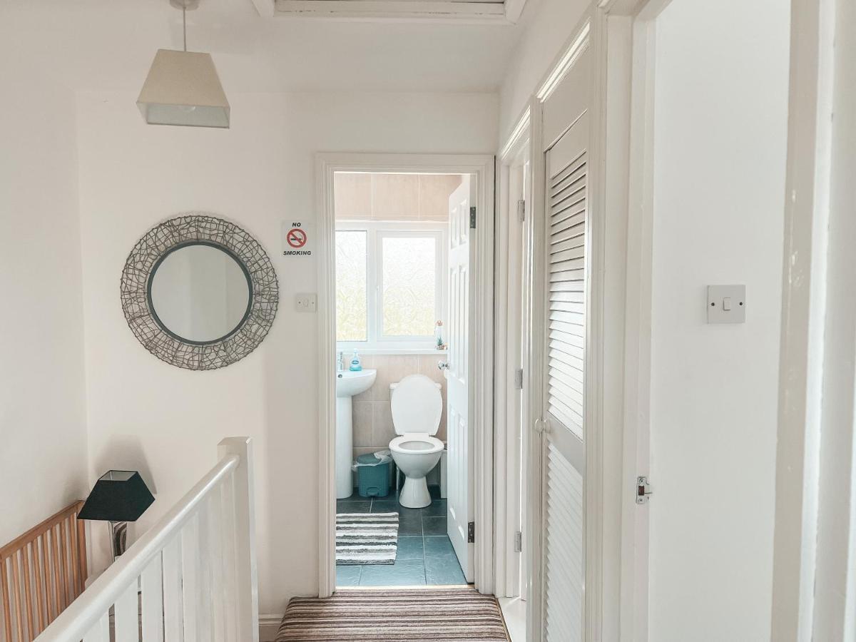 Staybynumbers - Spacious Three Bed House Royal Hillsborough Zewnętrze zdjęcie