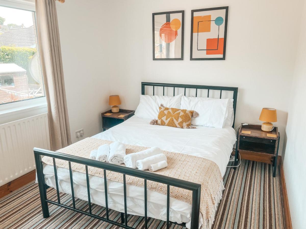 Staybynumbers - Spacious Three Bed House Royal Hillsborough Zewnętrze zdjęcie