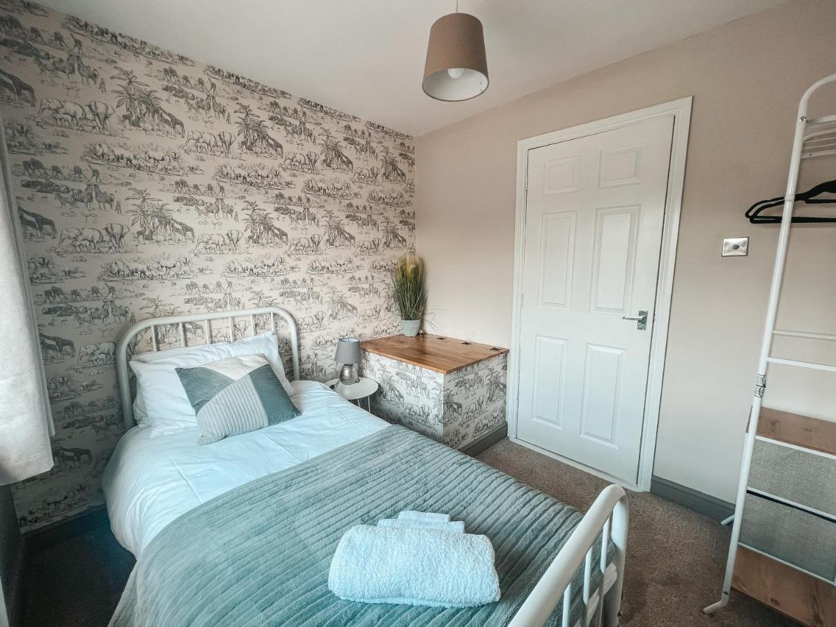 Staybynumbers - Spacious Three Bed House Royal Hillsborough Zewnętrze zdjęcie