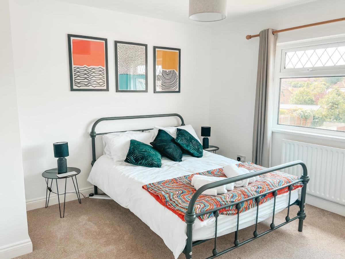 Staybynumbers - Spacious Three Bed House Royal Hillsborough Zewnętrze zdjęcie