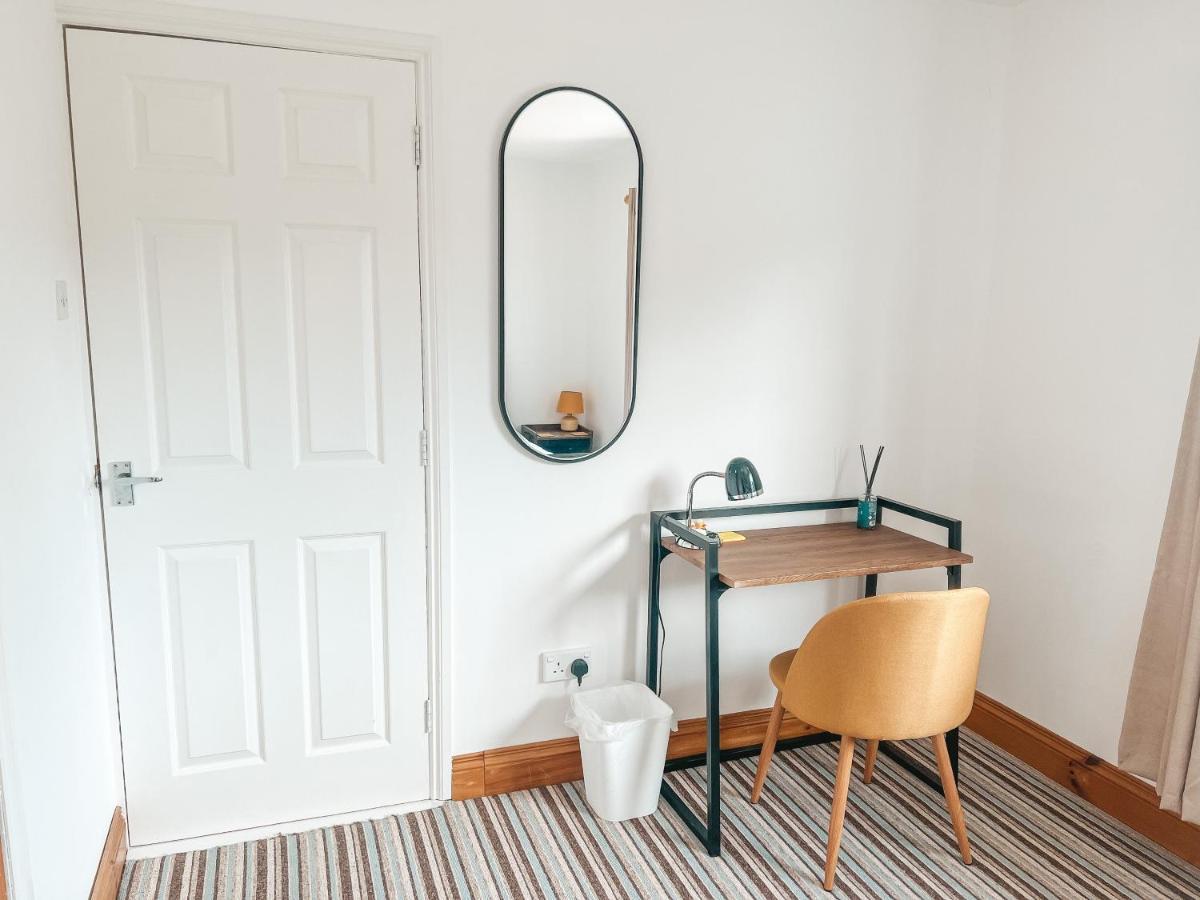 Staybynumbers - Spacious Three Bed House Royal Hillsborough Zewnętrze zdjęcie