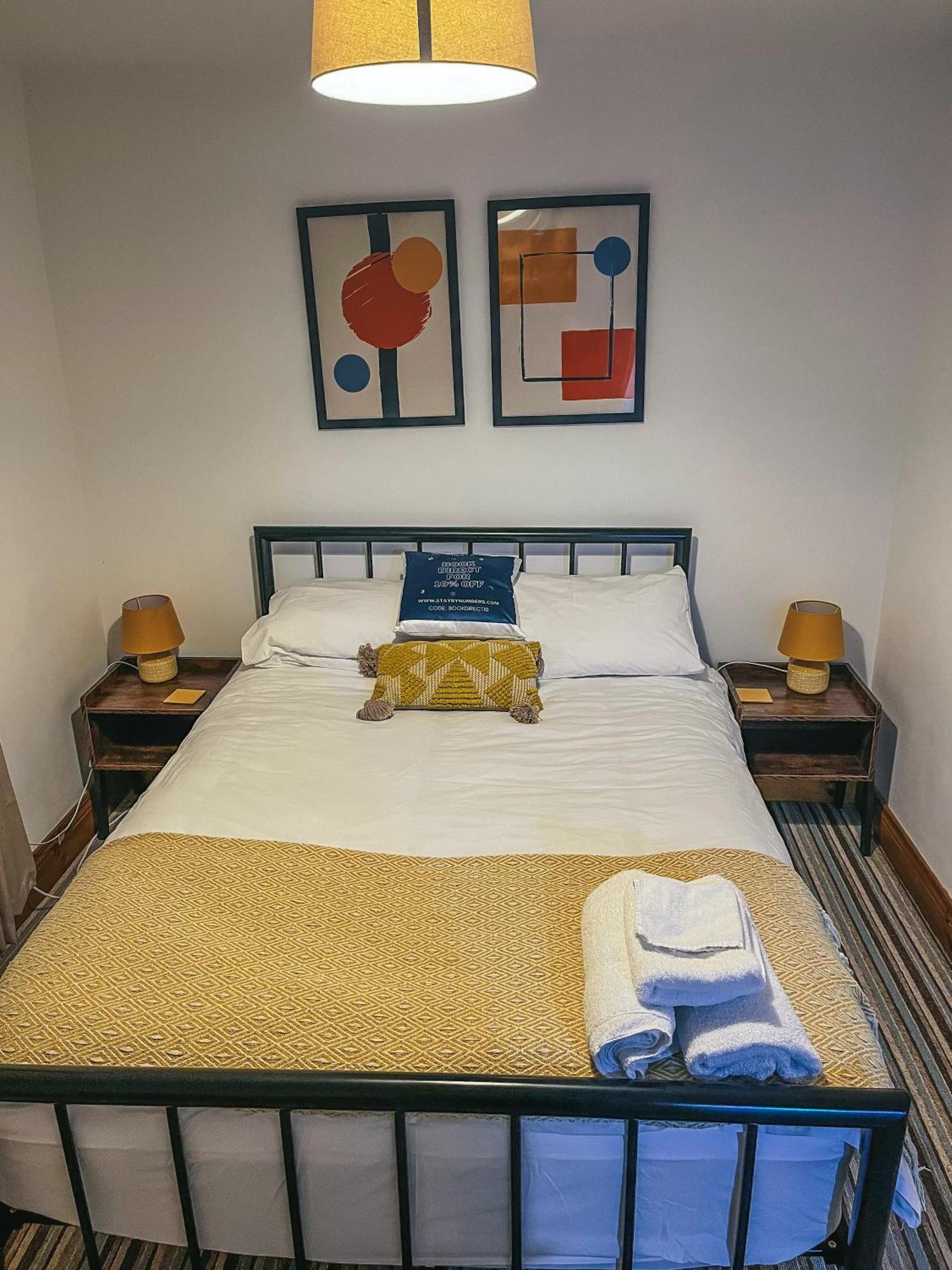 Staybynumbers - Spacious Three Bed House Royal Hillsborough Zewnętrze zdjęcie